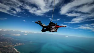 La 102 ani, o femeie este cea mai vârstnică paraşutistă din Marea Britanie: „Misiune îndeplinită”