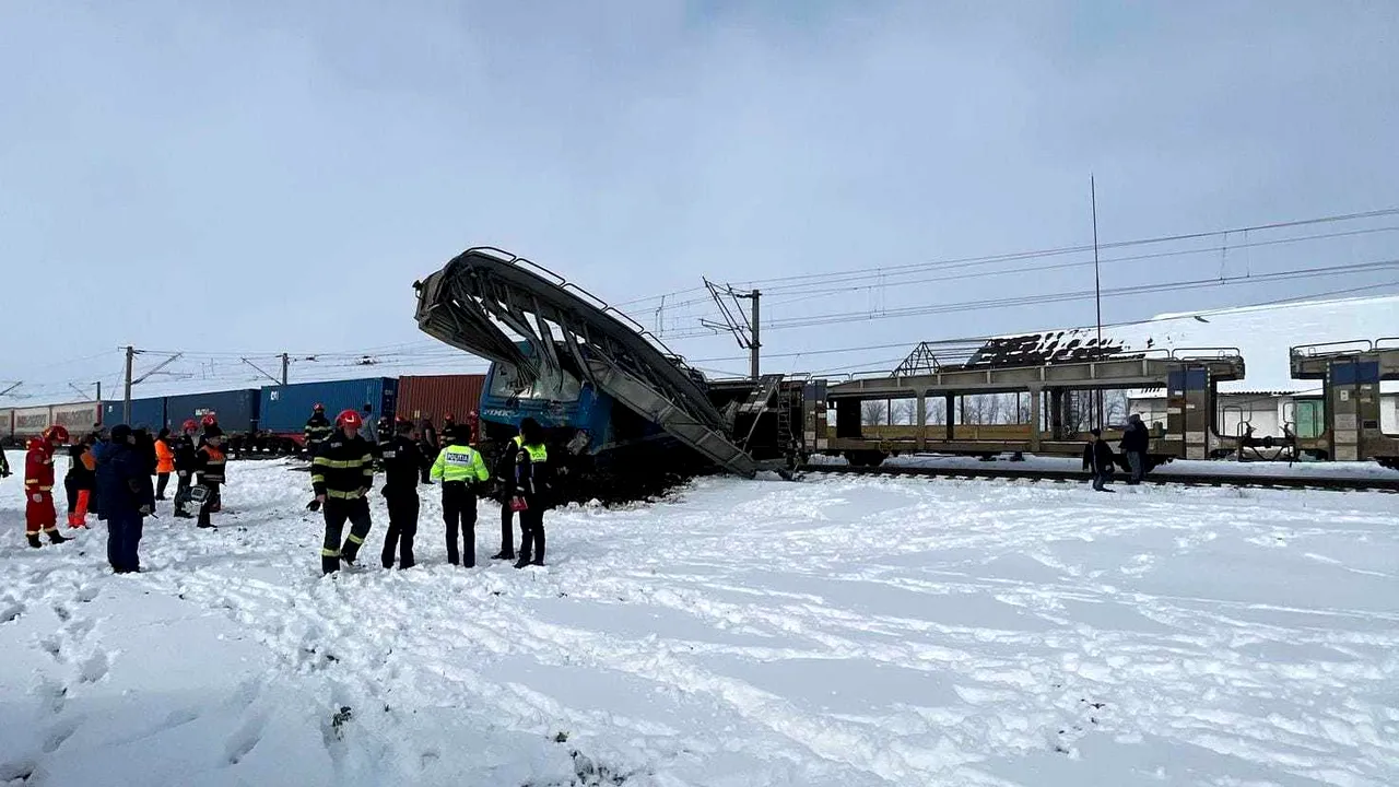 CFR înlocuieşte trenurile cu autobuze între Caracal şi Roşiori Nord după accidentul feroviar