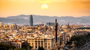 Din Praga până în Barcelona, Roma, Atena şi Amsterdam, turismul explodează la un nivel record. În 2024, turismul va aduce 800 mld. euro în economia Europei