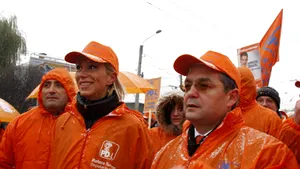 Pe ninsoare, Emil Boc a condus un marş al PDL prin Sibiu