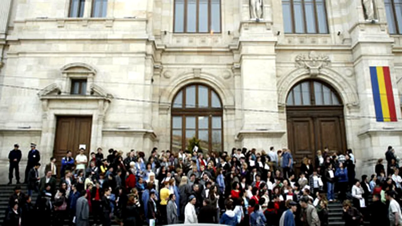 Personalul auxiliar din justiţie, în grevă de avertisment