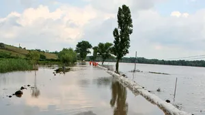 Galaţi: Apele Prutului scad foarte încet