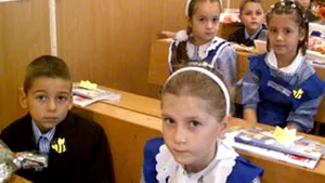 Aproape toţi românii susţin introducerea uniformei în şcoală pentru elevi