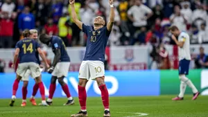 Franţa se impune în duelul istoric cu Anglia şi va juca semifinala cu Maroc