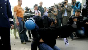 Trei suporteri au fost reţinuţi de poliţişti înainte de meciul dintre U Cluj şi CFR Cluj