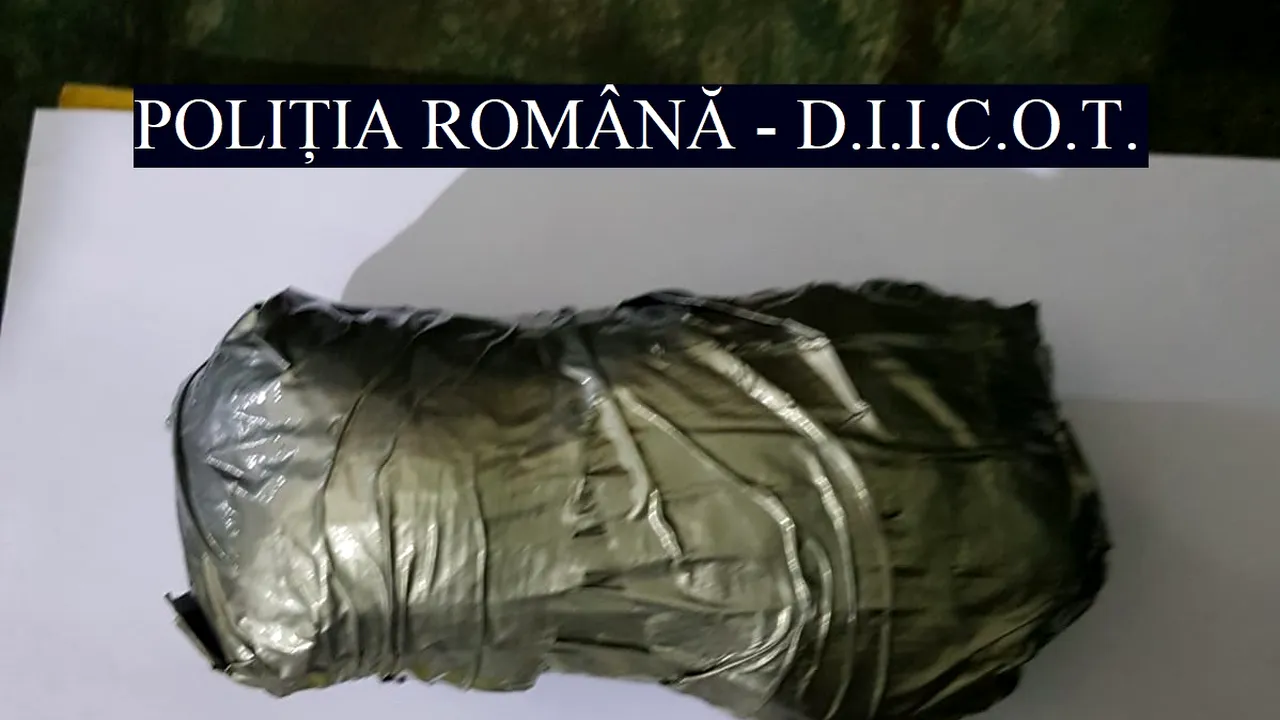 FOTO: Bărbat prins în flagrant, pe Autostrada Soarelui, cu droguri în maşină. Ce au găsit oamenii legii în urma controlului