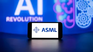 ASML investește în Mistral AI și devine cel mai mare acționar al startup-ului francez