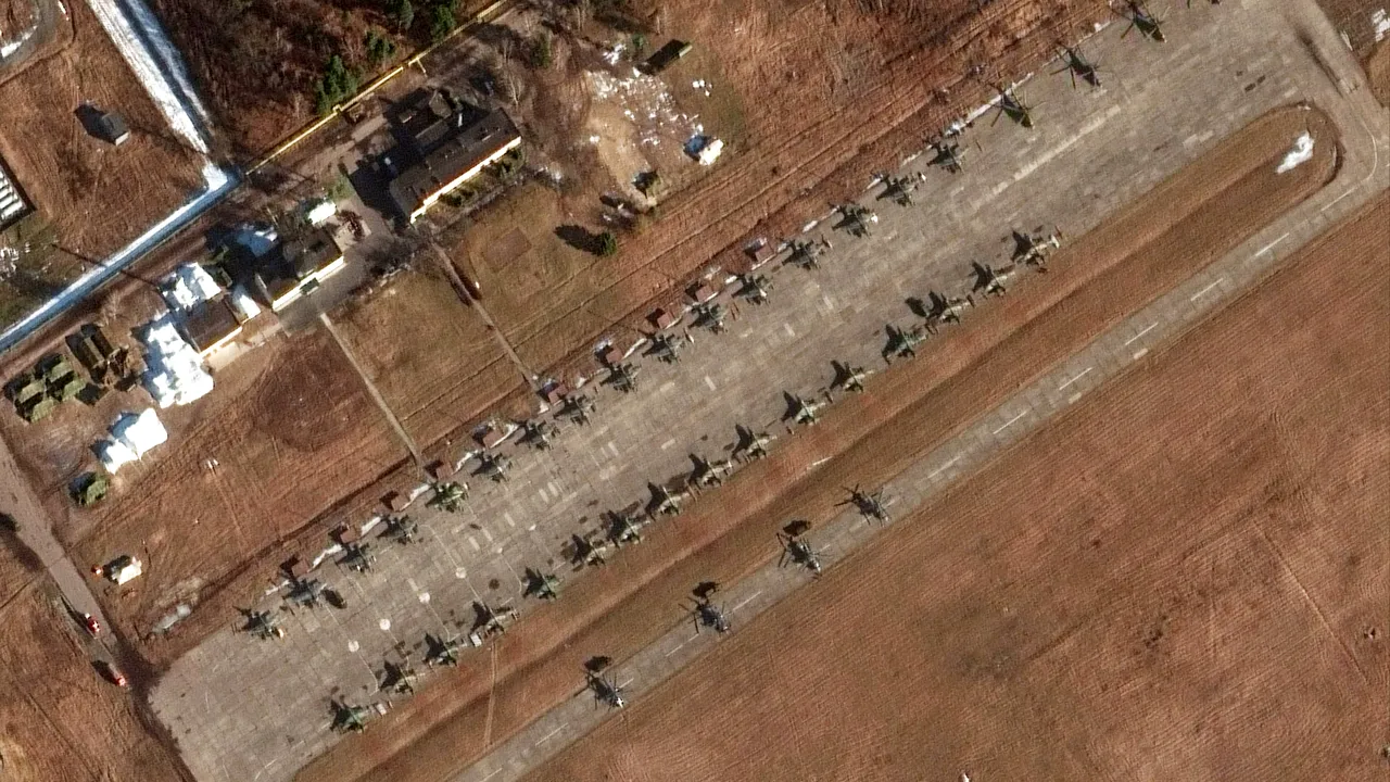 Imaginile prin satelit confirmă prezenţă militară  în Belarus, Crimeea şi vestul Rusiei 