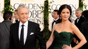 Michael Douglas s-a certat cu paparazzo, pentru a o apăra pe Catherine Zeta Jones