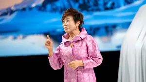 Gigantul chinez BYD anunță investiții în România. Stella Li: Stații de încărcare ultrarapidă | Planuri pentru furnizorii români și ce spune despre o posibilă fabrică