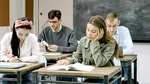 Guvernul dă câte 2.000-5.000 lei elevilor cu media 10 la examene