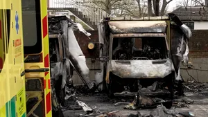 Doi bărbați au fost arestați pentru incendierea ambulanțelor unei organizații evreiești la Londra