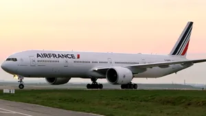 Un avion a aterizat de urgenţă pe Otopeni după ce un pasager a decedat