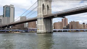 Doi marinari au murit după ce nava Marinei Mexicane s-a izbit de Podul Brooklyn