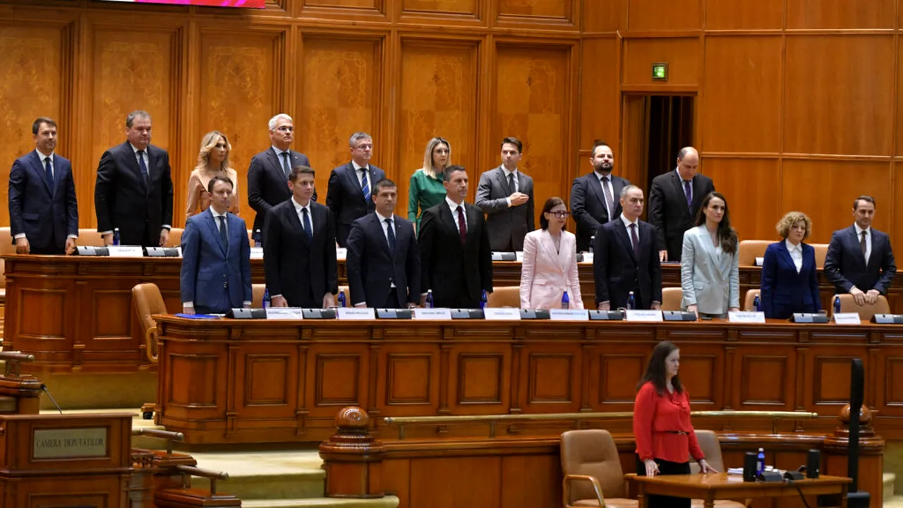 Reuters: Convocarea unor alegeri anticipate ar putea declanșa o retrogradare a ratingului în România