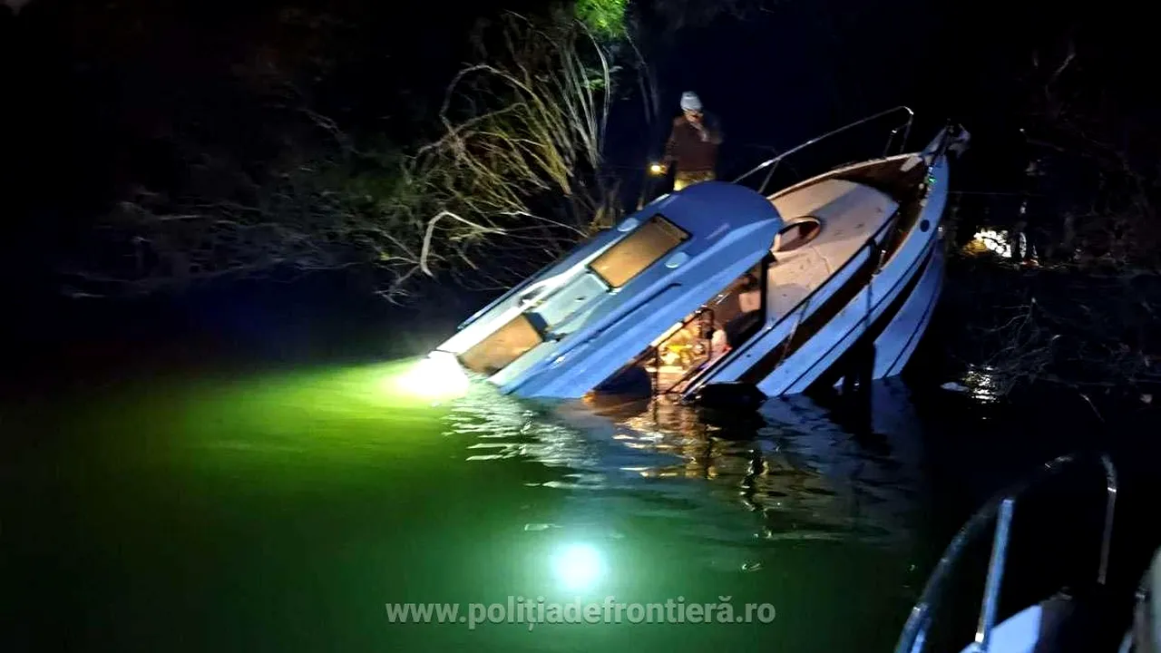 Trei turişti în pericol de înec, pe braţul Chilia. Au fost salvaţi dintr-o ambarcaţiune pe jumătate scufundată