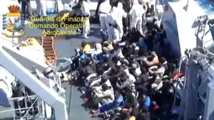 Nava cargo care a venit în ajutorul imigranţilor ar fi putut provoca tragedia din Marea Mediterană - VIDEO
