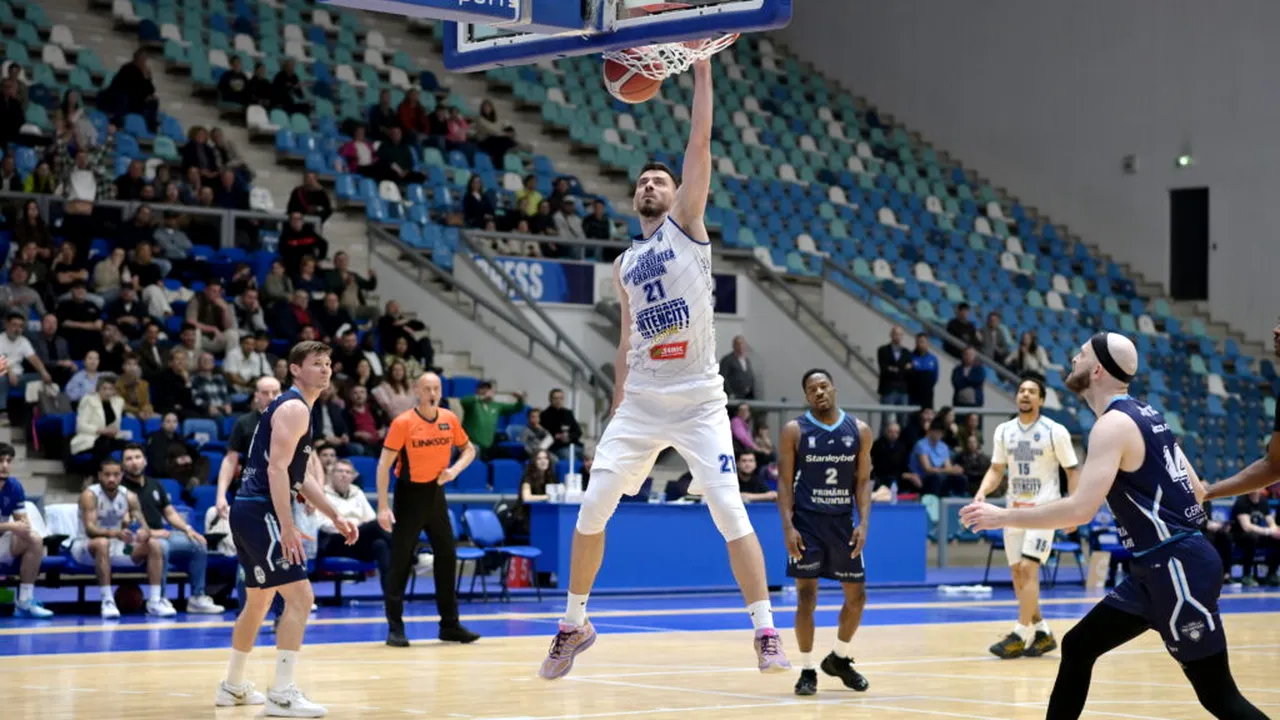 După eliminarea de pe plan extern, U-BT Cluj revine în campionat. Începe semifinala cu SCMU Craiova