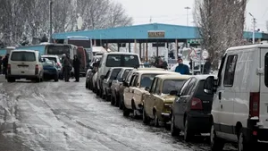 Ucraina ÎNCHIDE micul trafic la frontiera cu Rusia