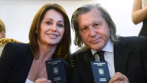 Personalităţi ca Nadia Comăneci, Maia Morgenstern, Ilie Năstase, sau Ovidiu Lipan au primit paşapoarte diplomatice