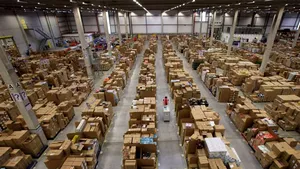 Black Friday: Cum arată magazinele luate cu asalt de cumpărători şi depozitele acestora - GALERIE FOTO