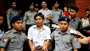 Jurnaliştii Reuters aflaţi în închisoare în Myanmar au fost eliberaţi după 500 de zile | VIDEO