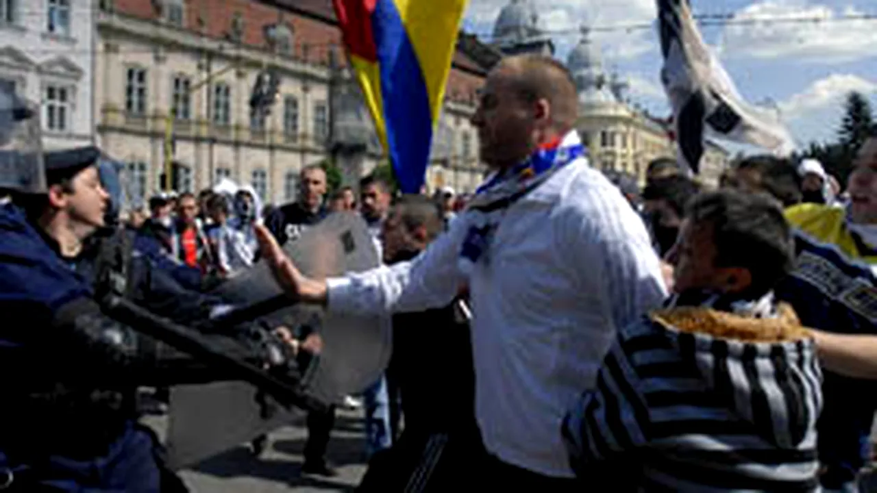 Suporterii acuzaţi de agresarea jandarmului clujean, trimişi în judecată