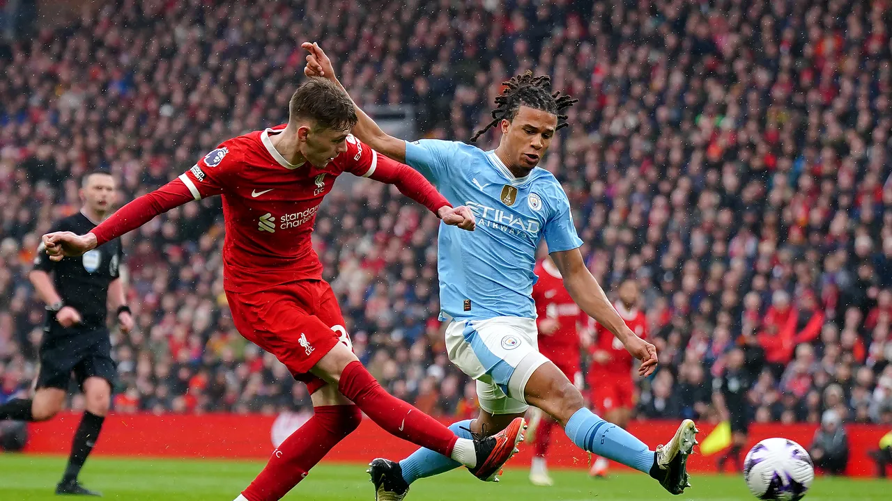 Liverpool îşi măreşte avansul la nouă puncte în faţa lui Manchester City, cu o victorie clară cu 2-0