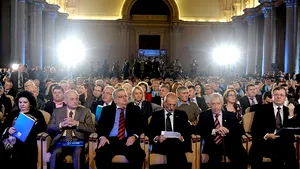FOCUS: PC şi-a început Congresul cu un imn nou şi l-a încheiat cu o horă