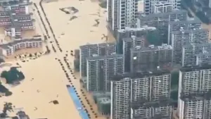 Inundații devastatoare în China: 9 morți, 8 dispăruți și zeci de mii de oameni strămutați