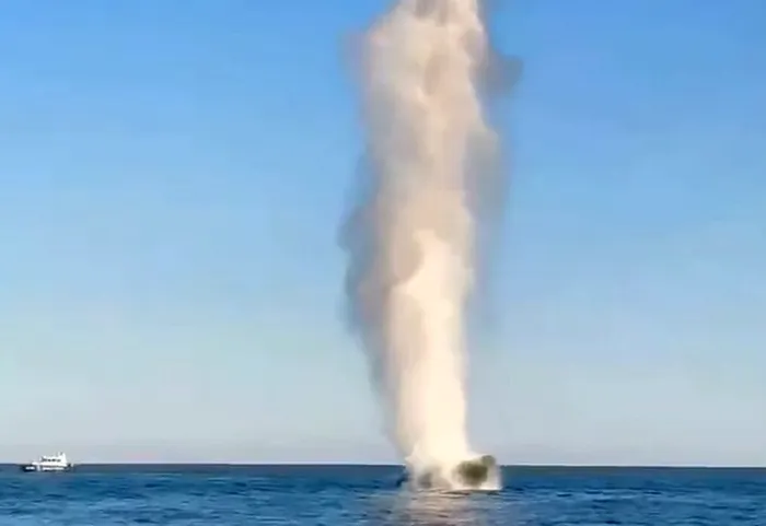 NEWS ALERT Dronă cu încărcătură explozivă, găsită plutind la cinci mile marine de Sulina. Intervenție a Forțelor Navale