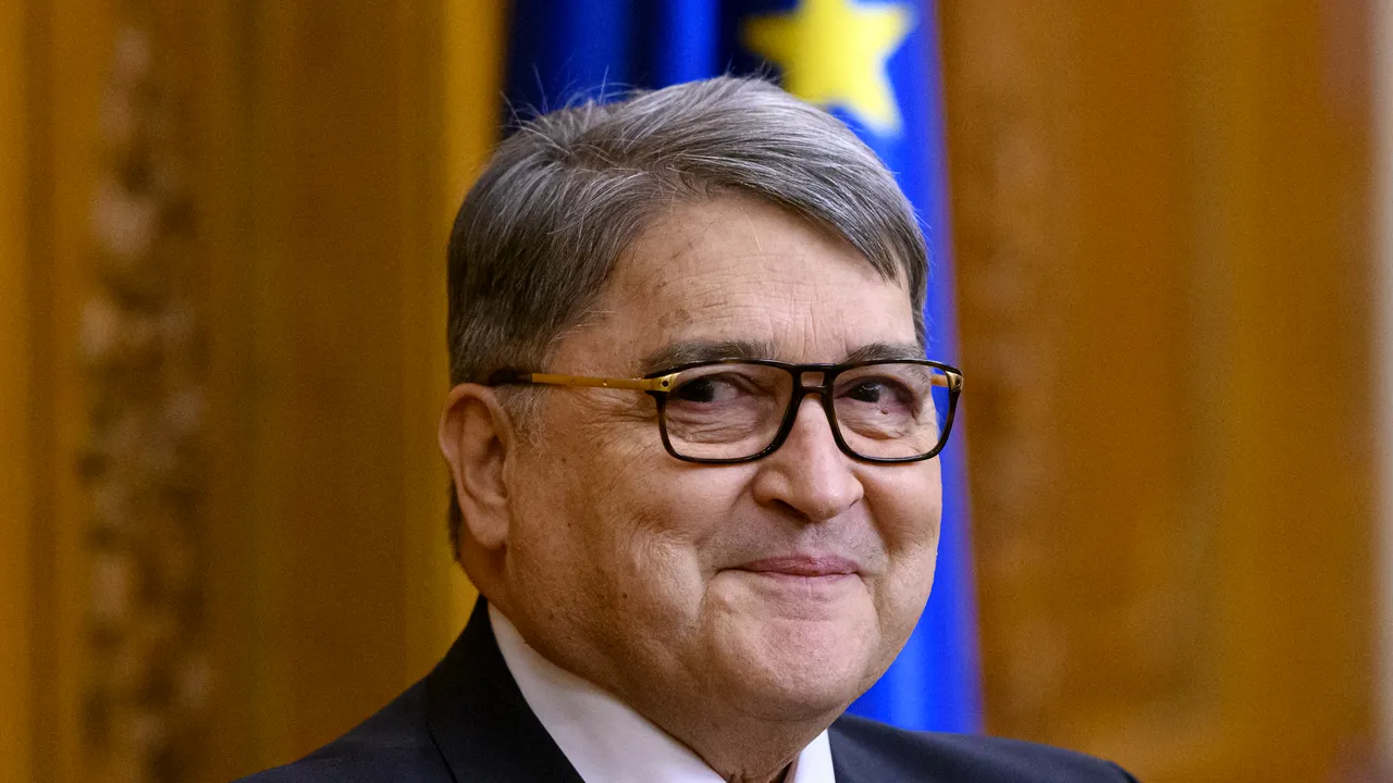 Surse: Emil Hurezeanu, chemat de urgenţă la Guvern de Marcel Ciolacu 