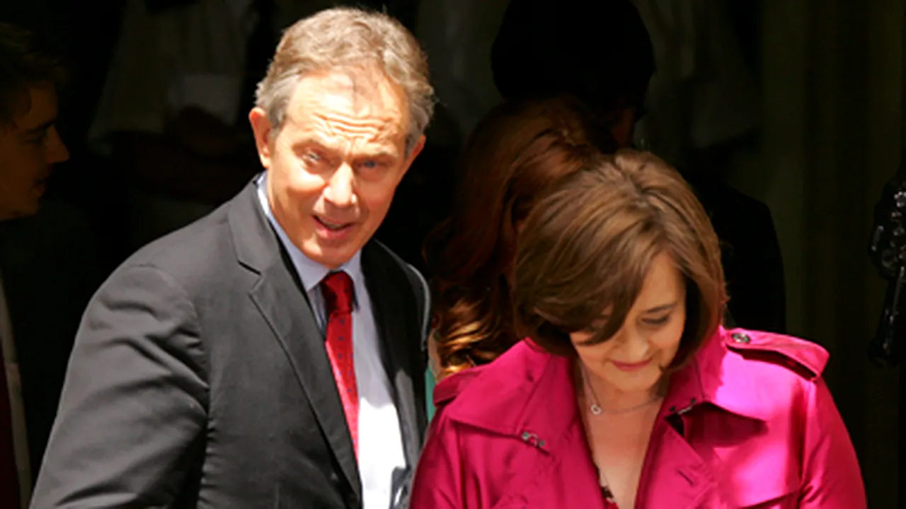 Soţia lui Tony Blair ar putea fi infectată cu virusul gripei porcine