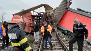 Două trenuri care transportau cereale s-au ciocnit în Vrancea