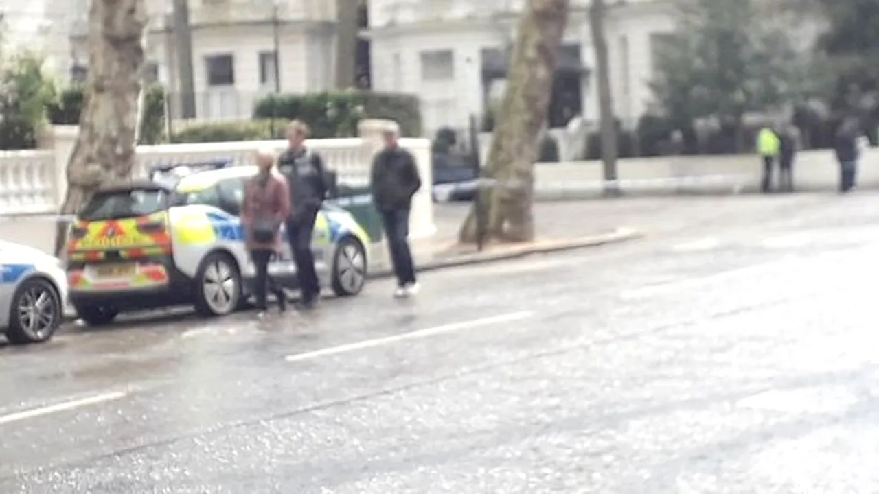 Focuri de armă la Londra: Poliţiştii au tras după un vehicul care a lovit intenţionat maşina ambasadorului ucrainean