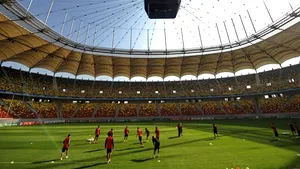 Gazonul de pe Arena Naţională, protejat cu prelată şi instalaţie de încălzire pentru meciul Steaua-Twente