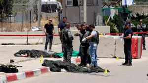 Doi militanţi islamişti au fost împuşcaţi mortal după ce au atacat o unitate de poliţie israeliană