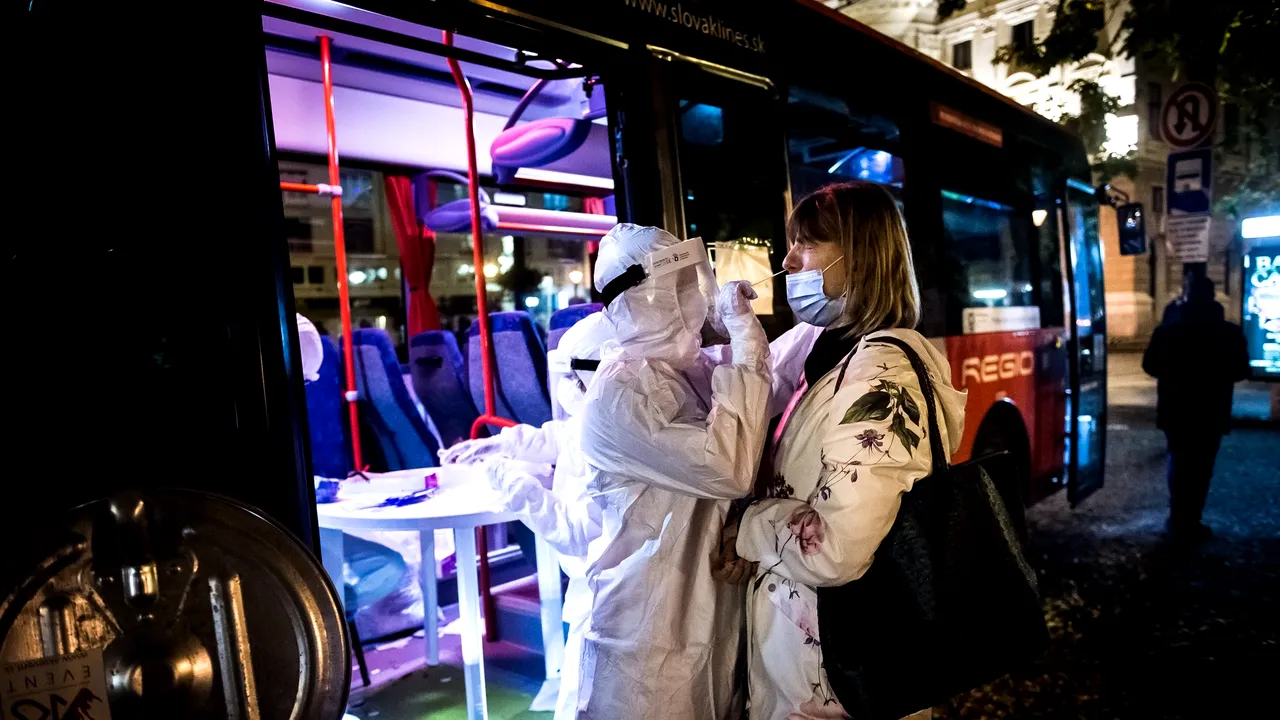 Coronavirus: Slovacia a început testarea masivă a populaţiei. Peste 1 milion de persoane au fost testate într-o zi