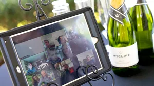 Destine unite pe Zoom! Unde au devenit legale căsătoriile prin intermediul platformelor online