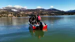 Un tânăr a căzut dintr-o barcă pe lacul Colibița și nu a mai ieșit la suprafață