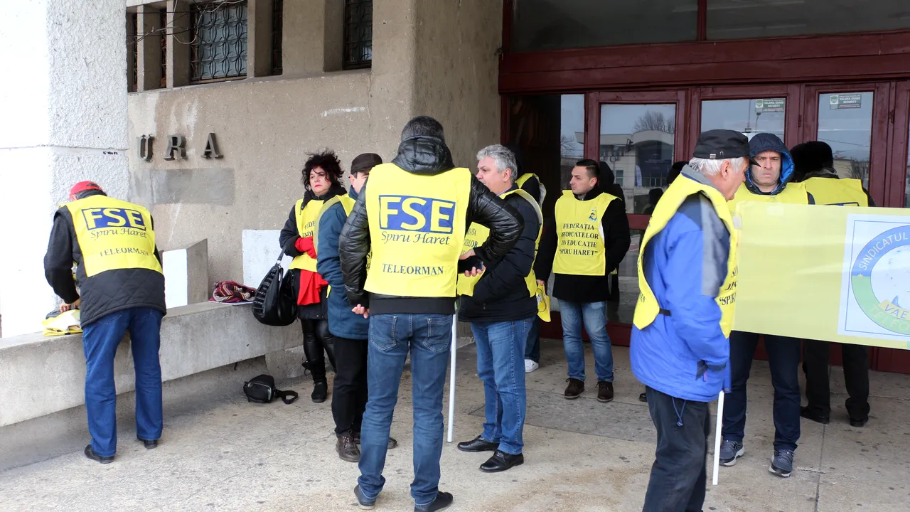 Protest al profesorilor din Teleorman. Cadrele didactice sunt nemulţumite de salarizare şi de lipsa de personal