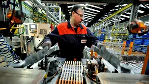 GM concediază 10.000 de angajaţi