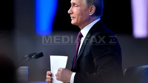 Vladimir Putin mărturiseşte că este îndrăgostit în cursul conferinţei sale de presă anuale
