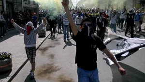 Suporterul care a bătut anul trecut un jandarm rămâne în arest (Video)