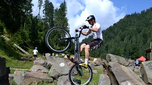 Echilibristică pe stânci şi rezistenţă pe drumuri forestiere, la Colibiţa Bike Fest 2014 - FOTO
