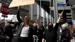Protestatarii anti-Musk se adună în fața reprezentanței Tesla din Washington