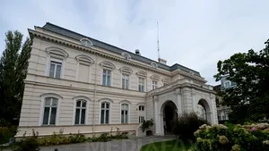 REPORTAJ: Artă, istorie şi prestigiu, în inima Capitalei, în reşedinţa ambasadorului Franţei în România - GALERIE FOTO