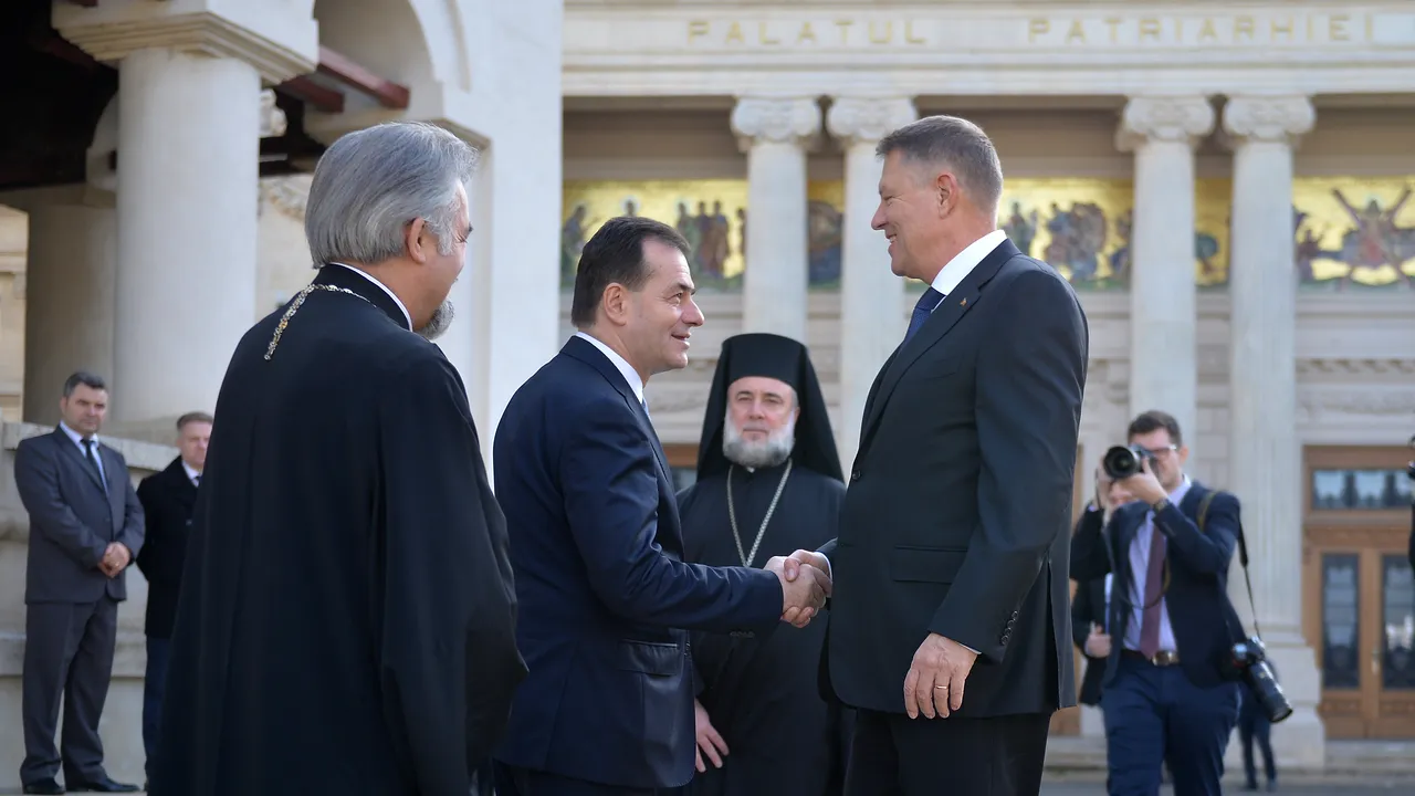 Klaus Iohannis şi Ludovic Orban, prezenţi la slujba de la Patriarhie pentru eroii Revoluţiei din decembrie 1989 / Premierul: Numai vinovaţii vor uitarea unor asemenea crime, vor să ascundă adevărul