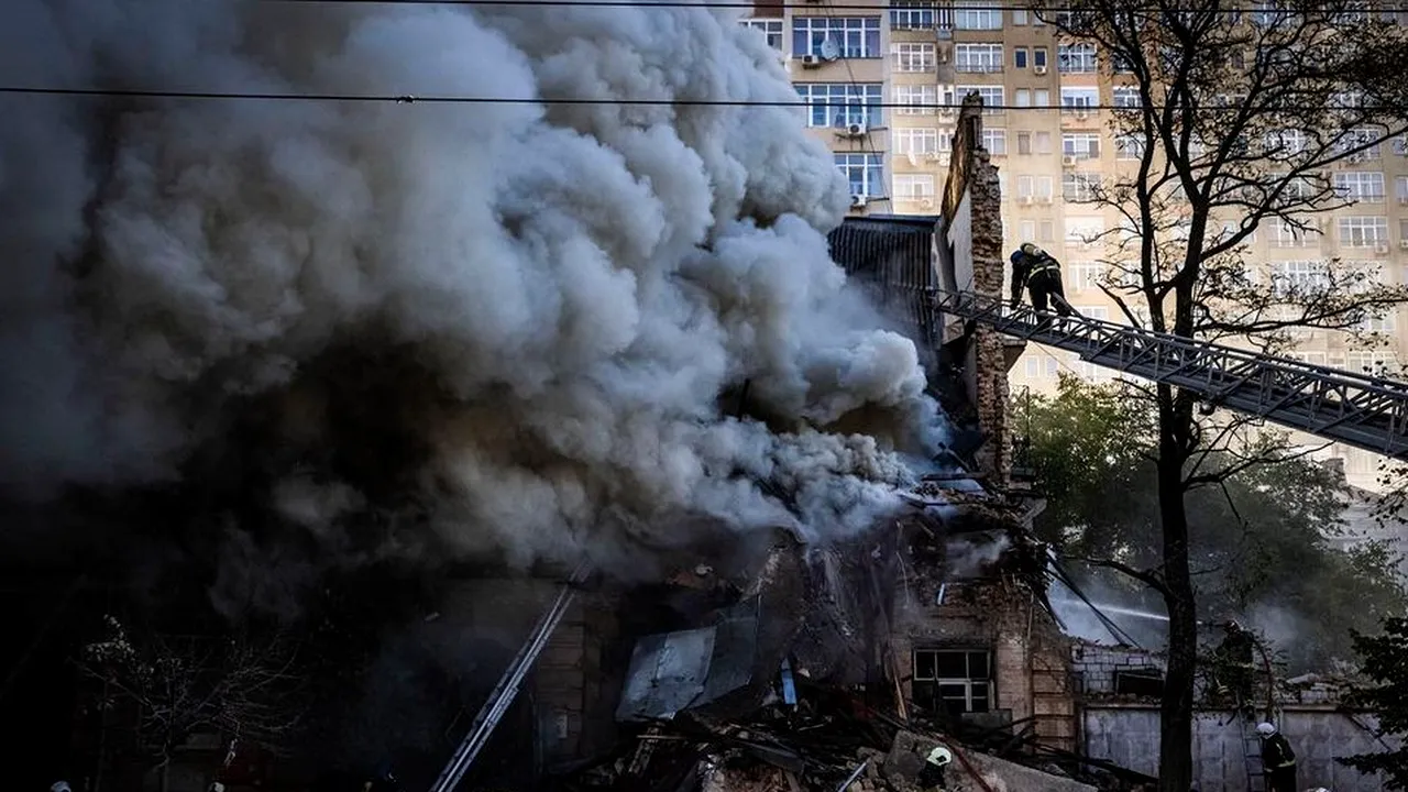Războiul din Ucraina, ziua 238. Putin a introdus legea marţială în regiunile ucrainene anexate / Rusia avertizează că va lupta pentru Herson în „viitorul foarte apropiat” / UE impune sancţiuni Rusiei pentru utilizarea dronelor iraniene / Ursula von der Leyen: Atacurile cu rachete asupra Ucrainei sunt acte de „teroare pură” 