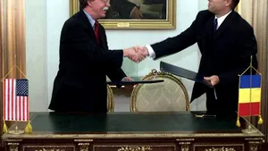 Joi, 1 august 2002 / 17:49:00 - România şi SUA au semnat un acord privind predarea cetăţenilor americani către CPI